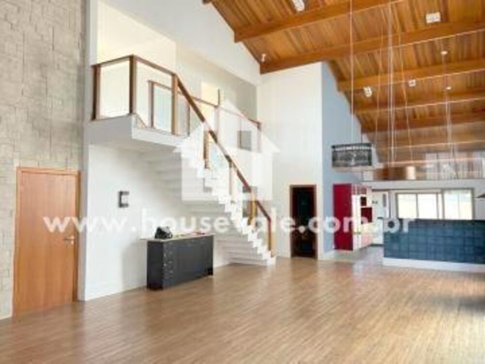 Sobrado à venda com 5 quartos, 342m² - Foto 1