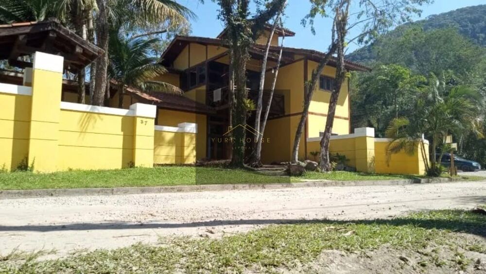 Casa à venda com 3 quartos, 1650m² - Foto 1