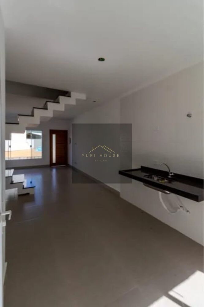 Casa à venda com 2 quartos, 80m² - Foto 1