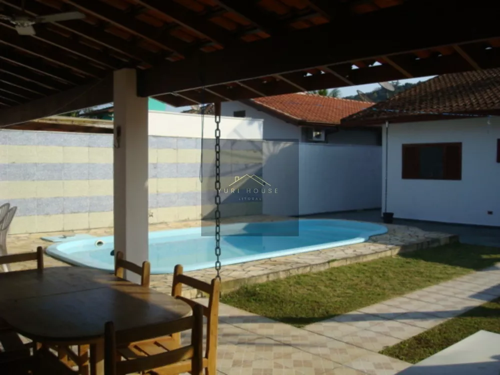 Casa à venda com 3 quartos, 198m² - Foto 1