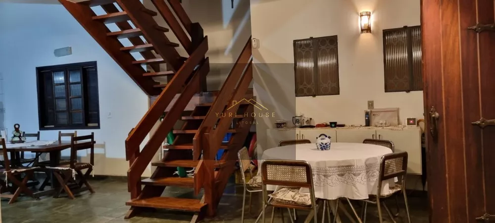 Casa à venda com 4 quartos, 215m² - Foto 1