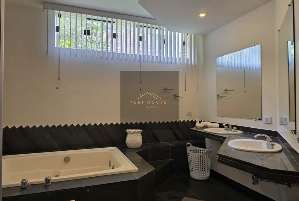Casa à venda com 4 quartos, 600m² - Foto 2