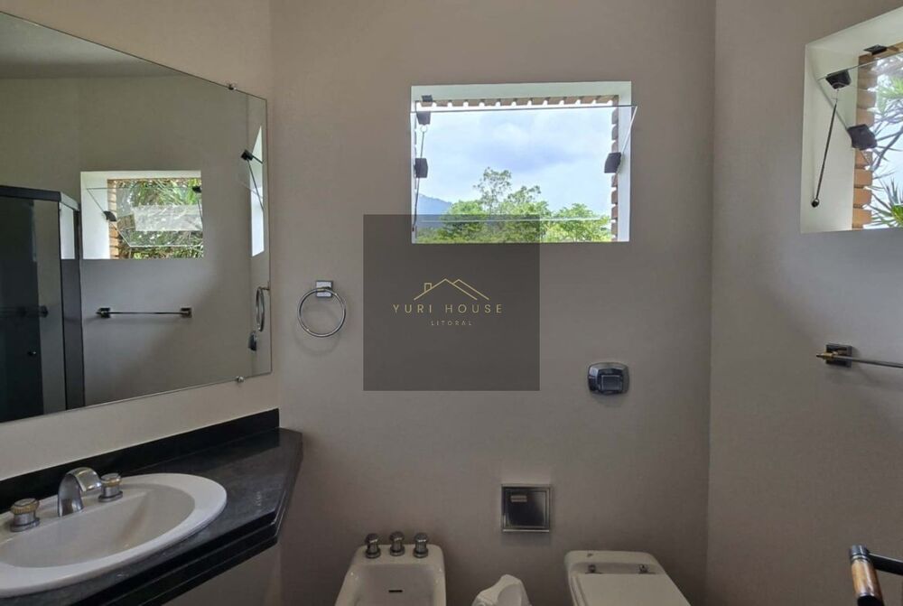 Casa à venda com 4 quartos, 600m² - Foto 1