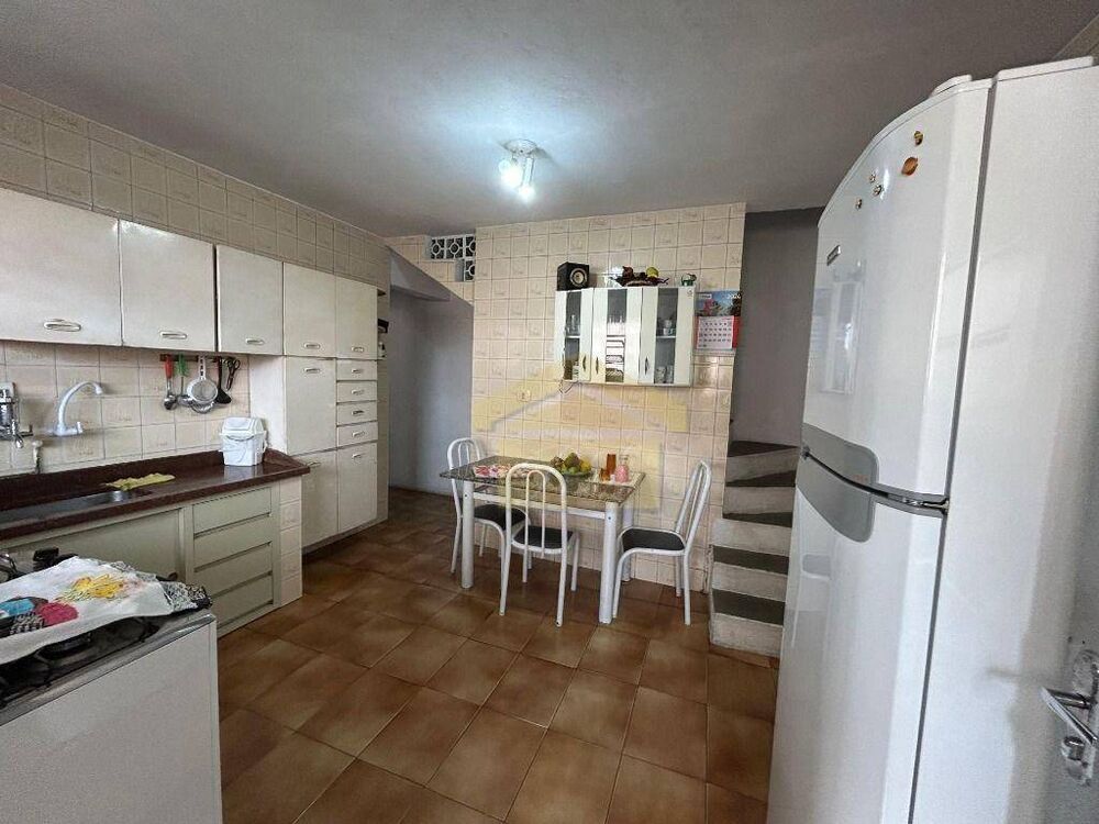 Sobrado à venda com 3 quartos, 300m² - Foto 4