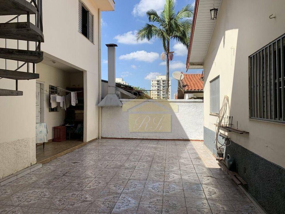 Casa à venda e aluguel com 5 quartos, 236m² - Foto 11