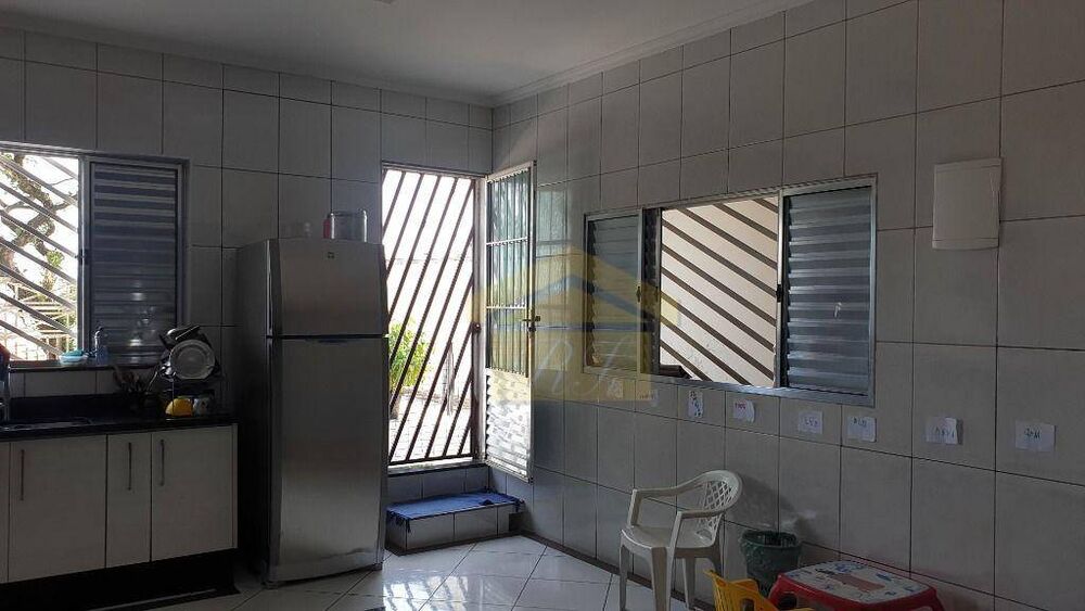 Sobrado à venda com 6 quartos, 350m² - Foto 1