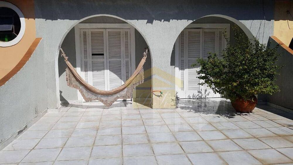 Sobrado à venda e aluguel com 3 quartos, 290m² - Foto 1