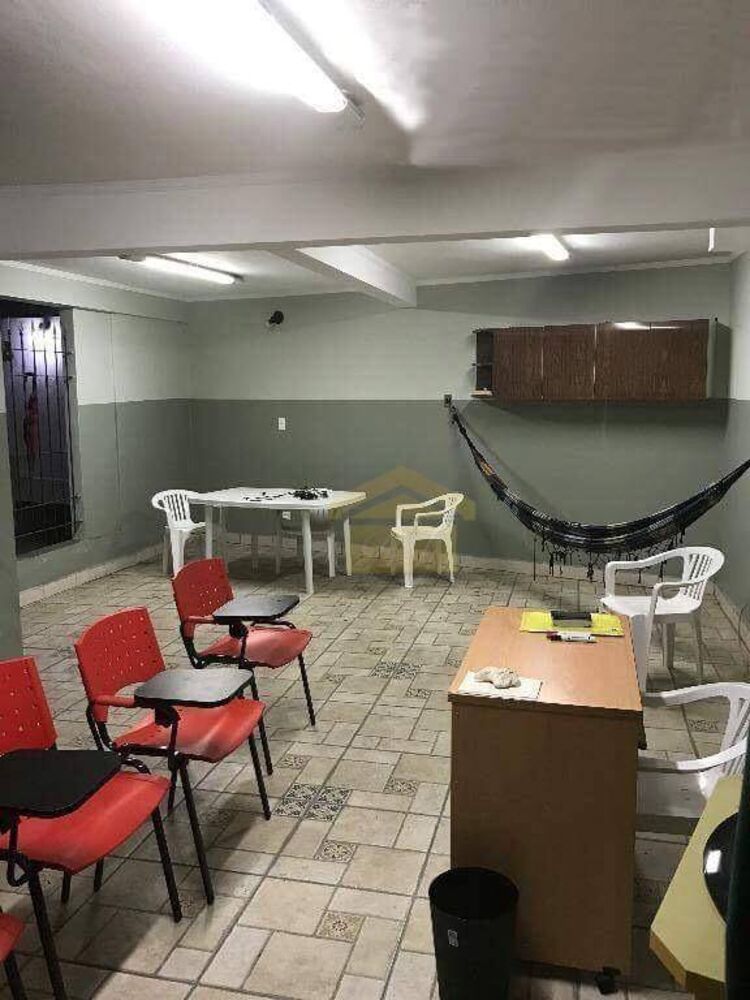 Casa à venda com 4 quartos, 300m² - Foto 3