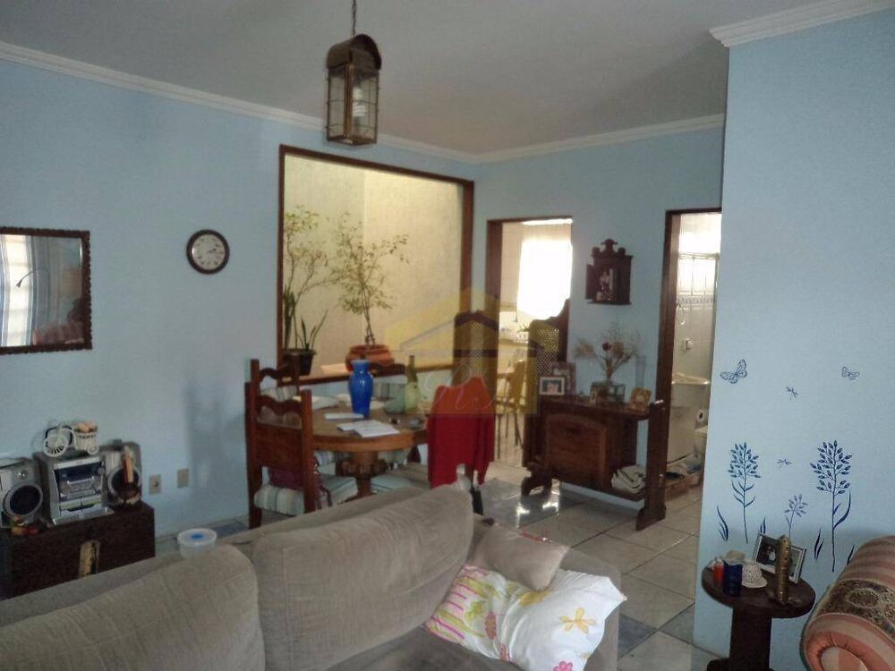 Casa à venda com 2 quartos, 150m² - Foto 1