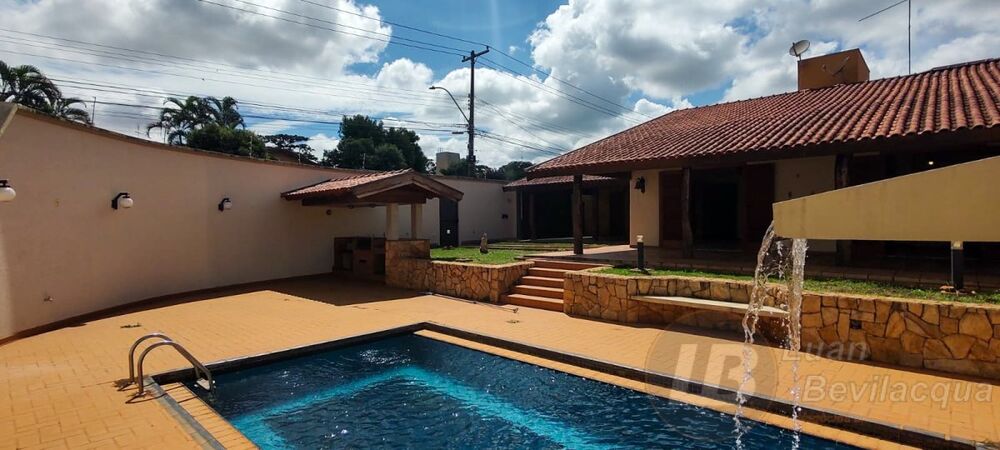 Casa à venda com 2 quartos, 235m² - Foto 2
