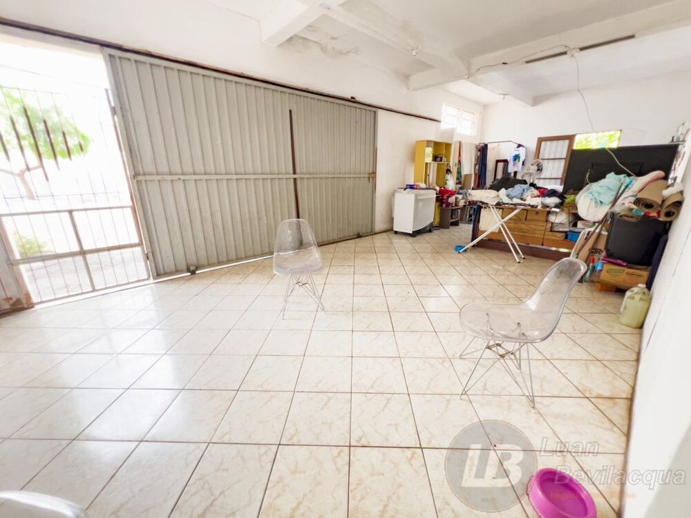 Casa à venda com 4 quartos, 258m² - Foto 3
