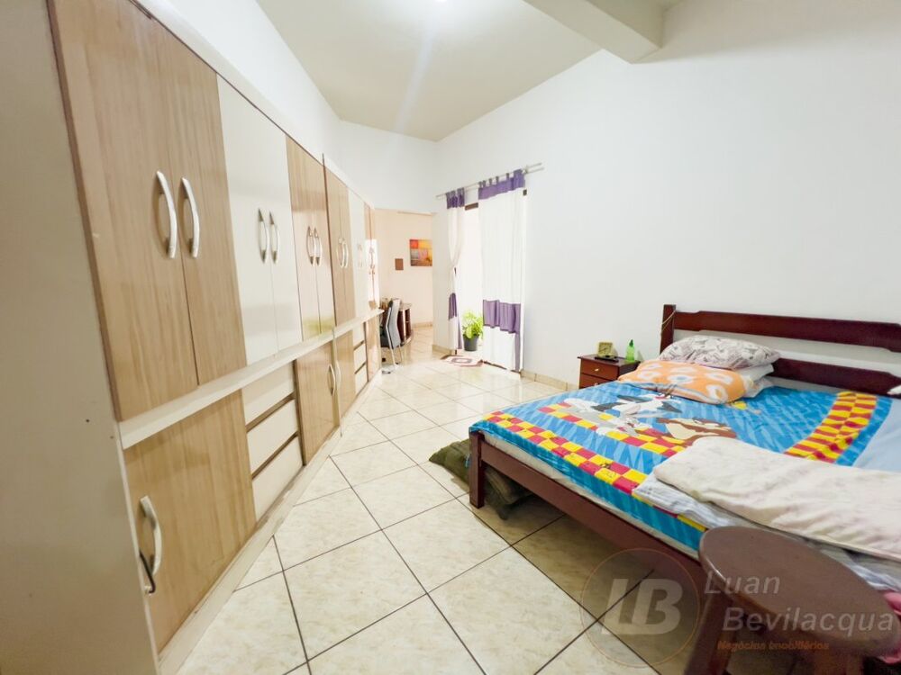 Casa à venda com 4 quartos, 258m² - Foto 2
