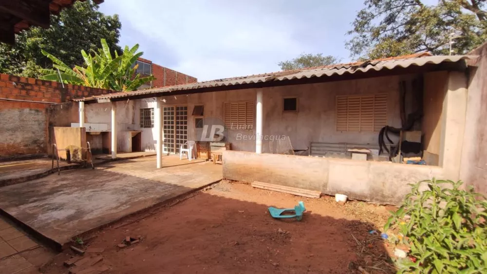 Casa à venda com 2 quartos, 175m² - Foto 1