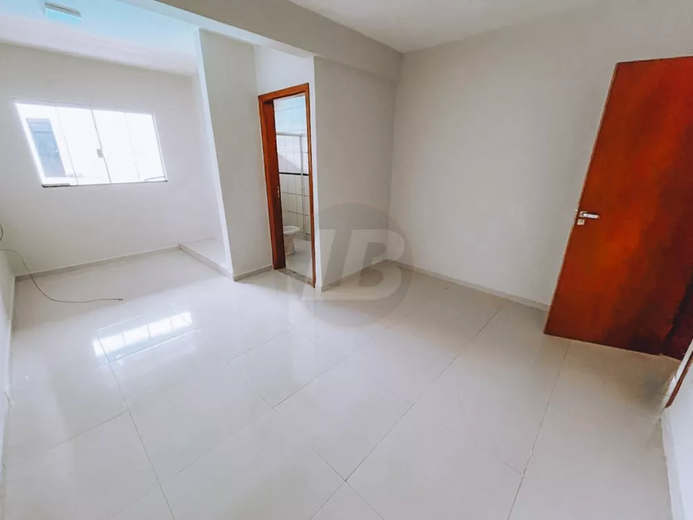 Casa à venda com 2 quartos, 220m² - Foto 2