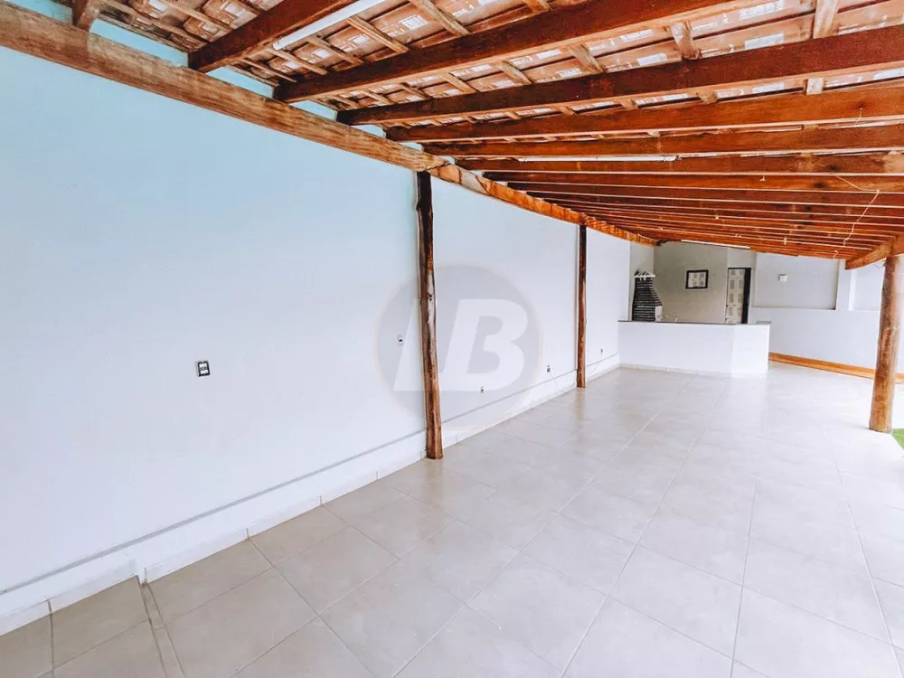 Casa à venda com 2 quartos, 220m² - Foto 4