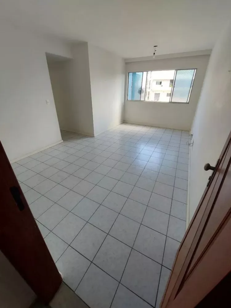 Apartamento à venda com 3 quartos, 76m² - Foto 2