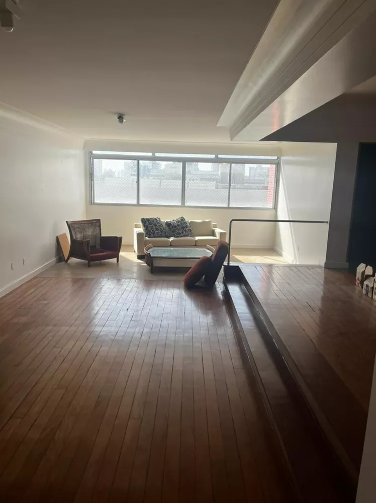 Apartamento à venda com 4 quartos, 216m² - Foto 1