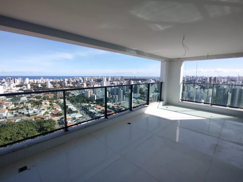 Apartamento à venda com 4 quartos, 212m² - Foto 1