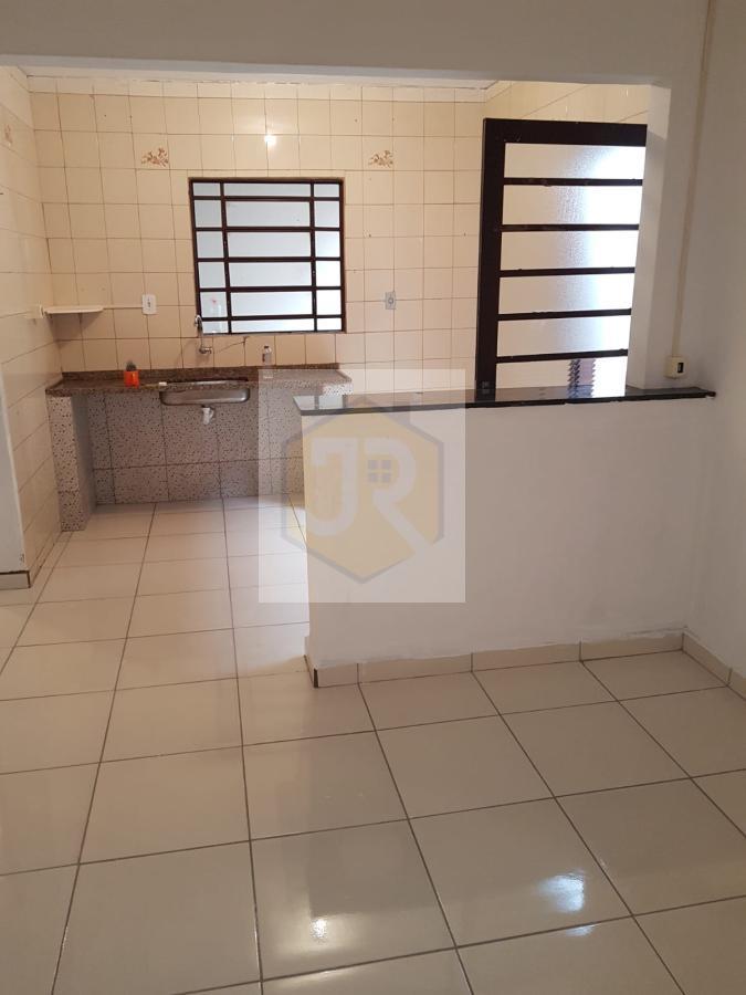 Casa à venda com 3 quartos, 96m² - Foto 2