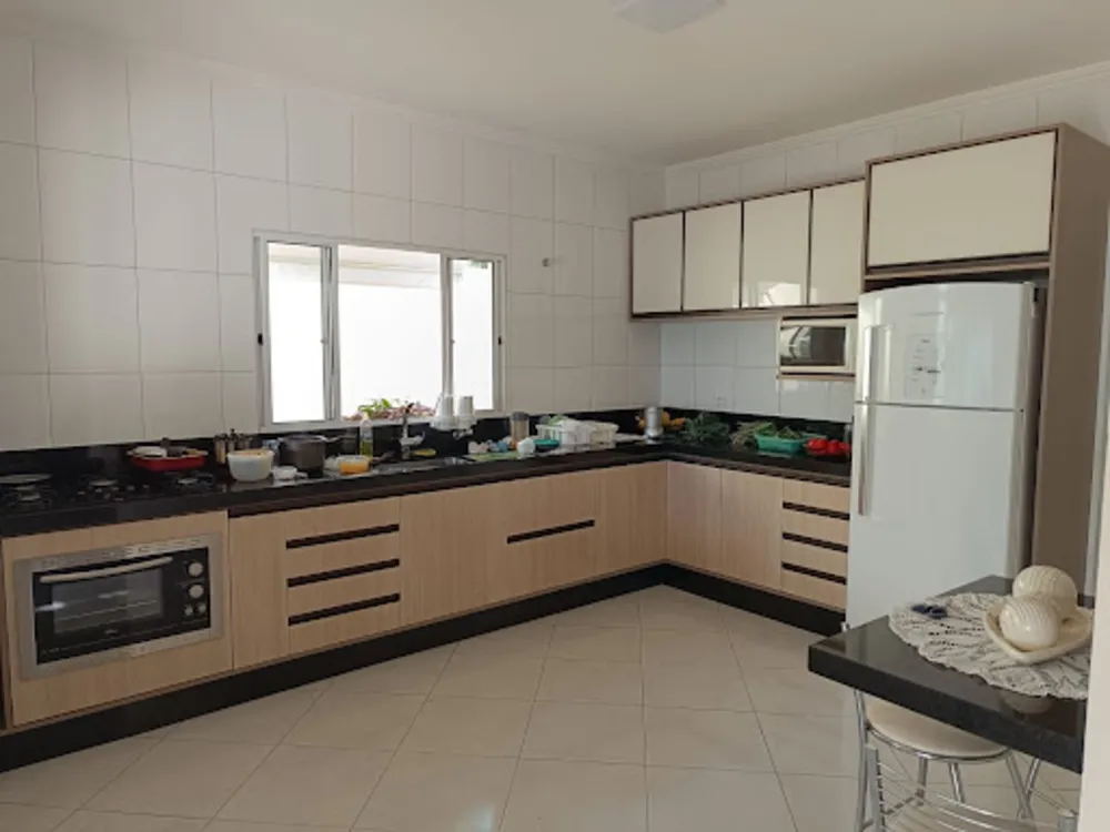 Casa, 4 quartos, 220 m² - Foto 2