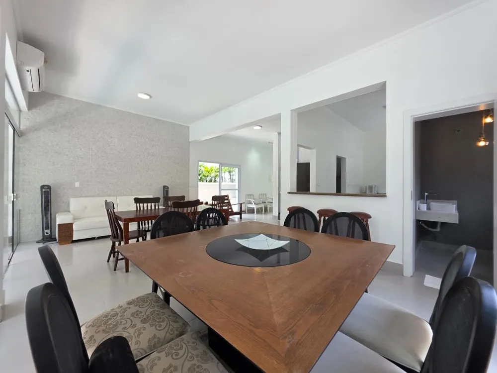 Casa, 4 quartos, 240 m² - Foto 1