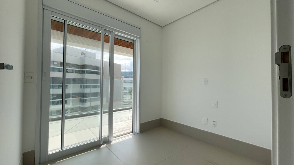 Apartamento à venda com 4 quartos, 208m² - Foto 8
