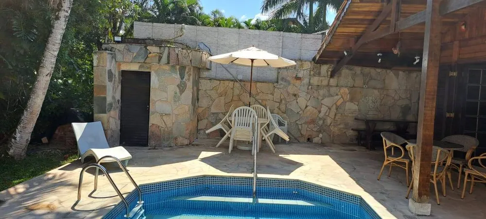 Casa, 4 quartos, 213 m² - Foto 1