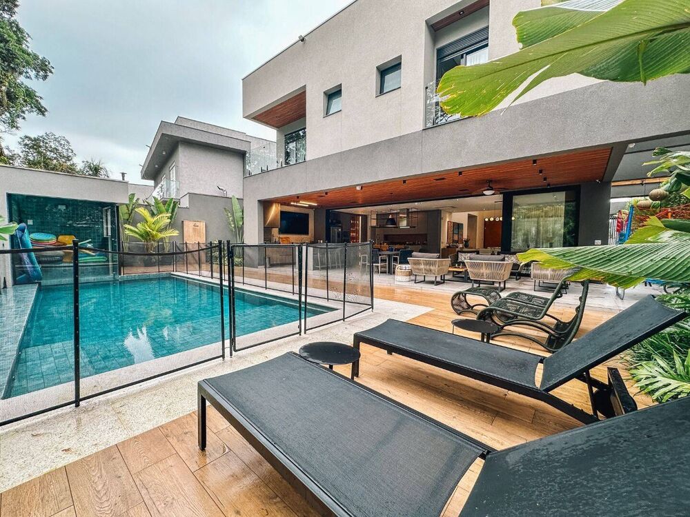 Casa à venda com 7 quartos, 482m² - Foto 1