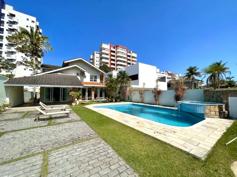 Casa, 4 quartos, 329 m² - Foto 1