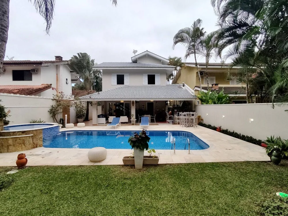 Casa, 4 quartos, 243 m² - Foto 1