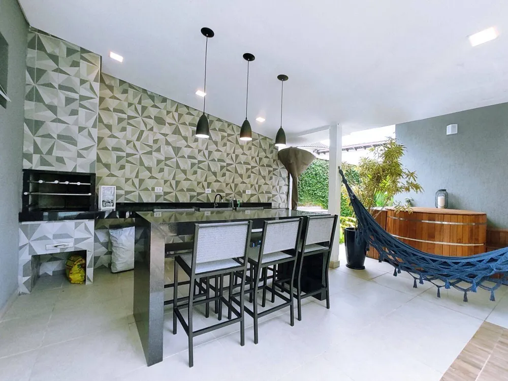 Casa, 4 quartos, 198 m² - Foto 1