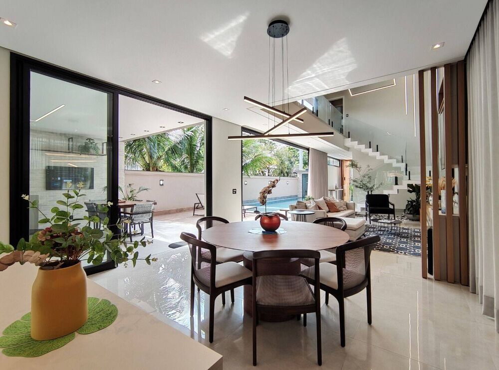 Casa à venda com 5 quartos, 350m² - Foto 1