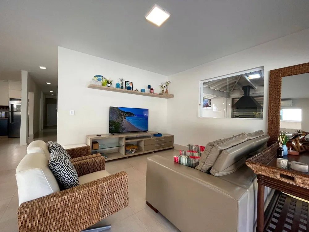 Casa, 4 quartos, 240 m² - Foto 1