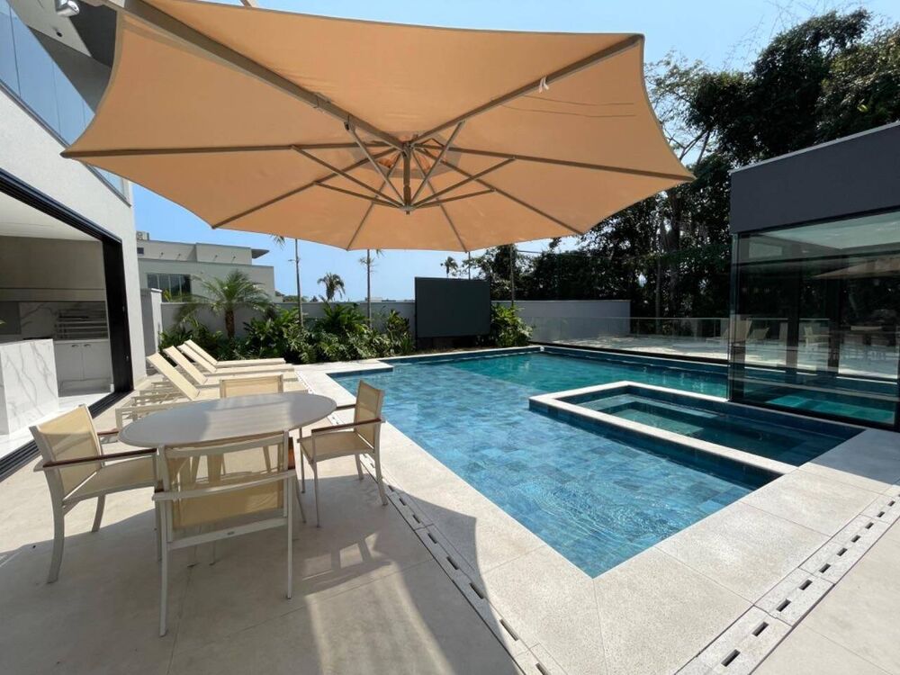 Casa à venda com 7 quartos, 1000m² - Foto 2