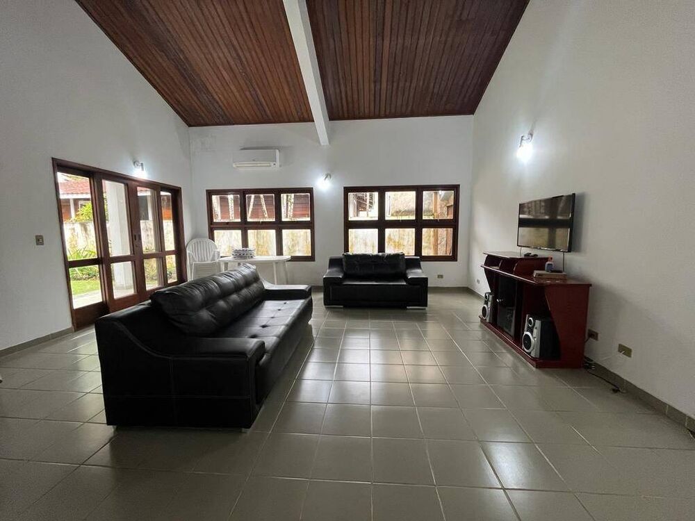 Casa à venda com 3 quartos, 197m² - Foto 2