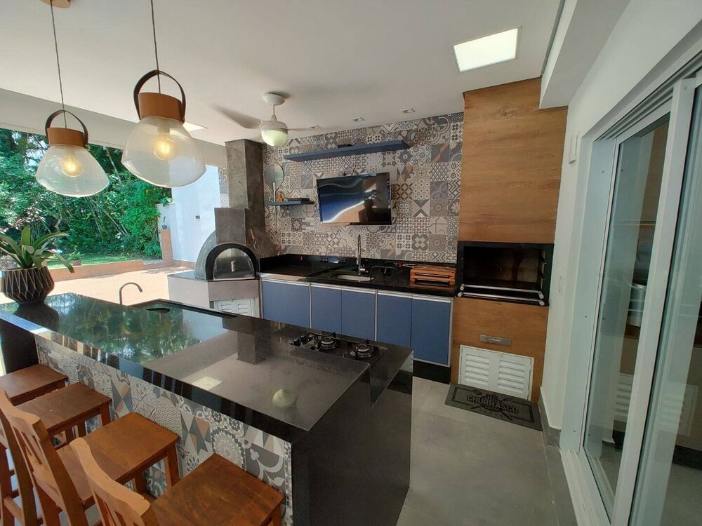 Casa à venda com 6 quartos, 328m² - Foto 2