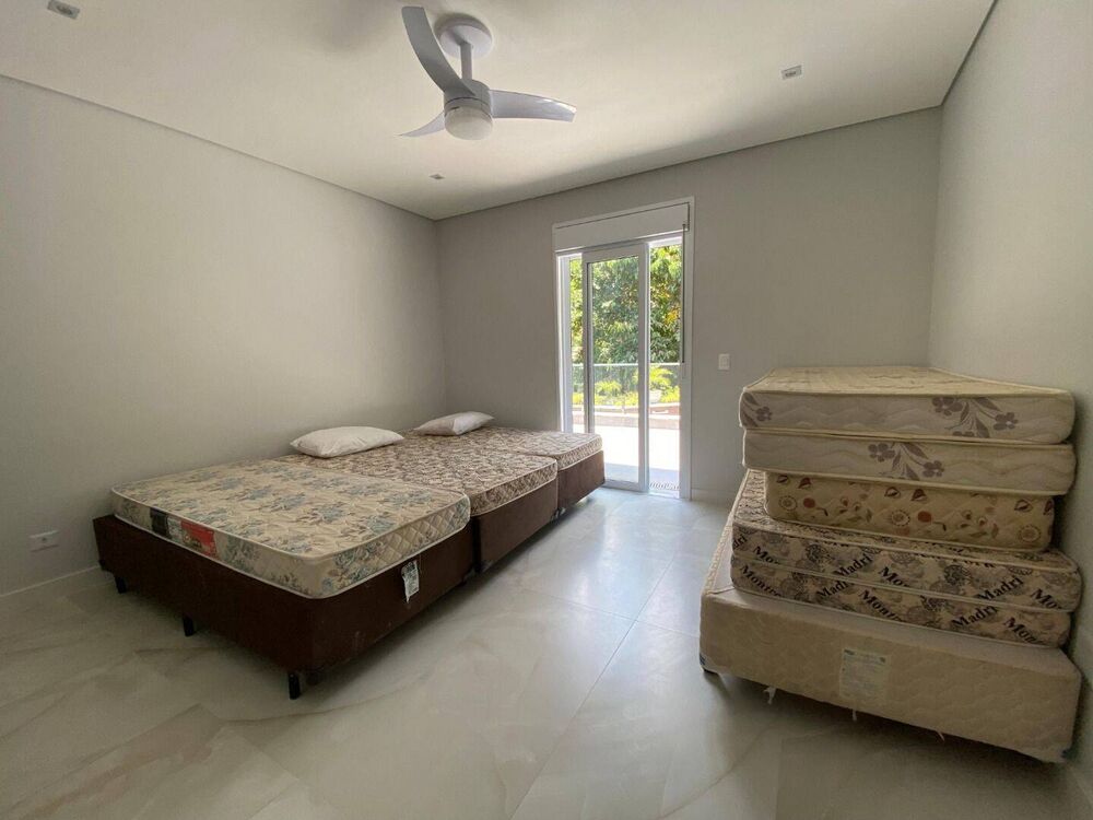 Casa à venda com 6 quartos, 328m² - Foto 8