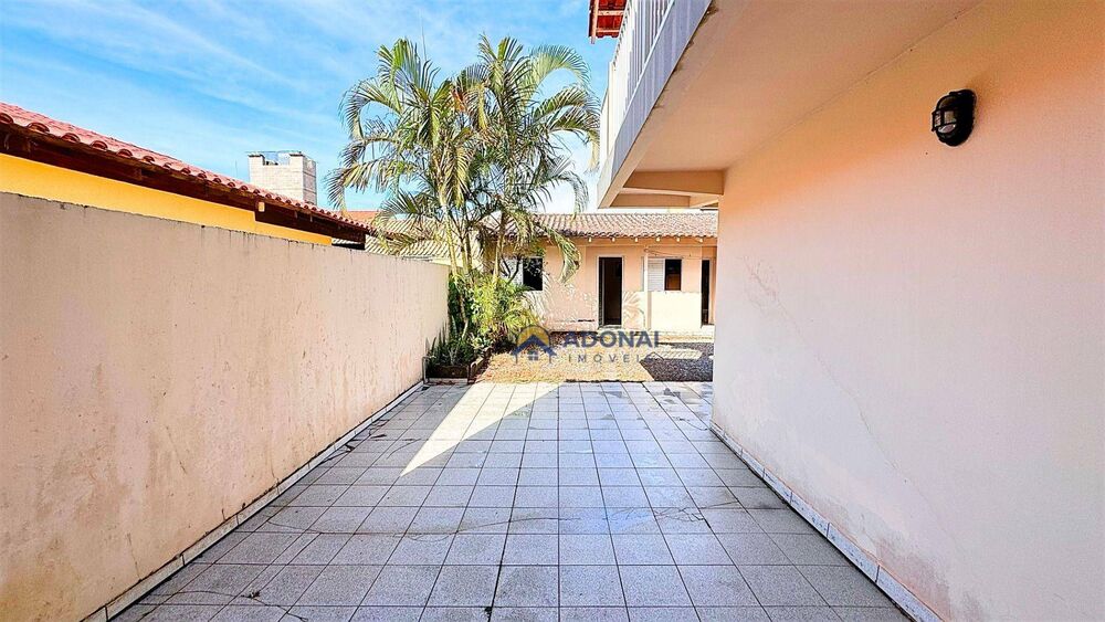 Casa, 6 quartos, 240 m² - Foto 4