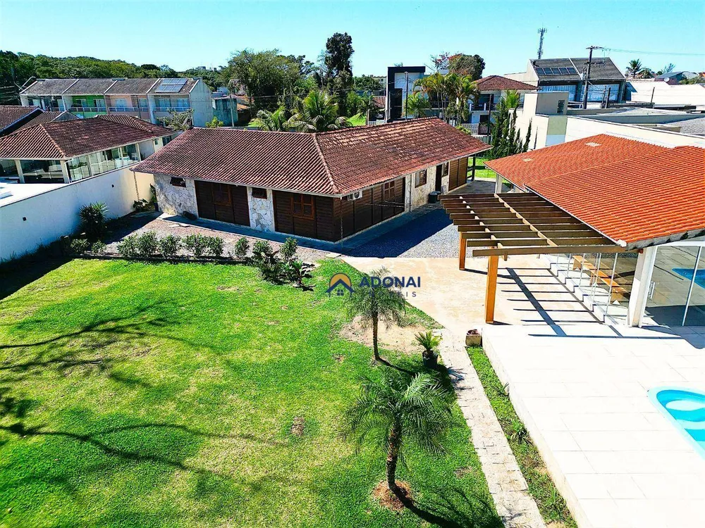 Casa, 4 quartos, 258 m² - Foto 1