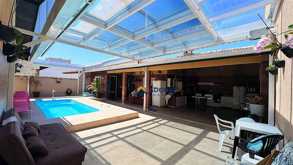 Casa, 5 quartos, 237 m² - Foto 1