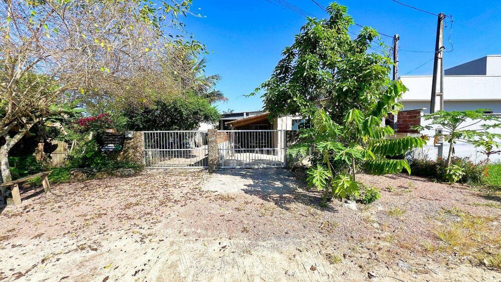 Casa, 6 quartos, 220 m² - Foto 1