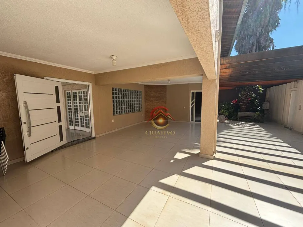 Casa, 4 quartos, 230 m² - Foto 1