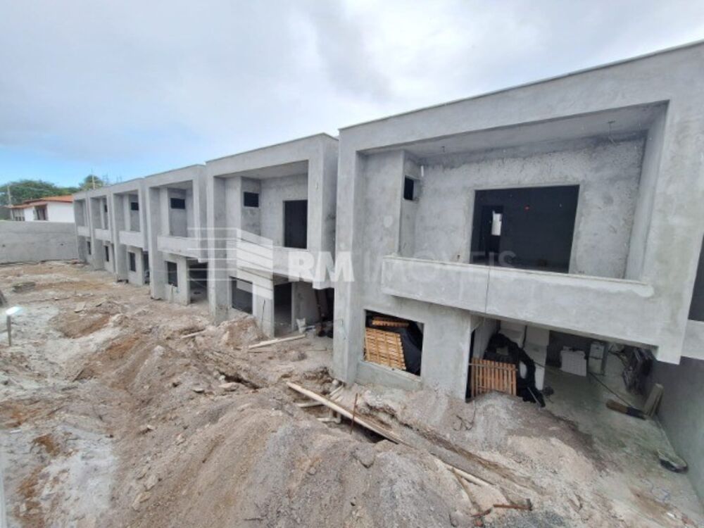 Casa de Condomínio à venda com 4 quartos, 170m² - Foto 2