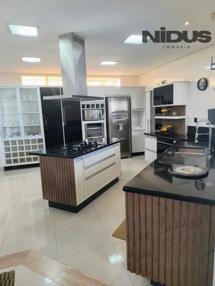 Casa, 4 quartos, 308 m² - Foto 2