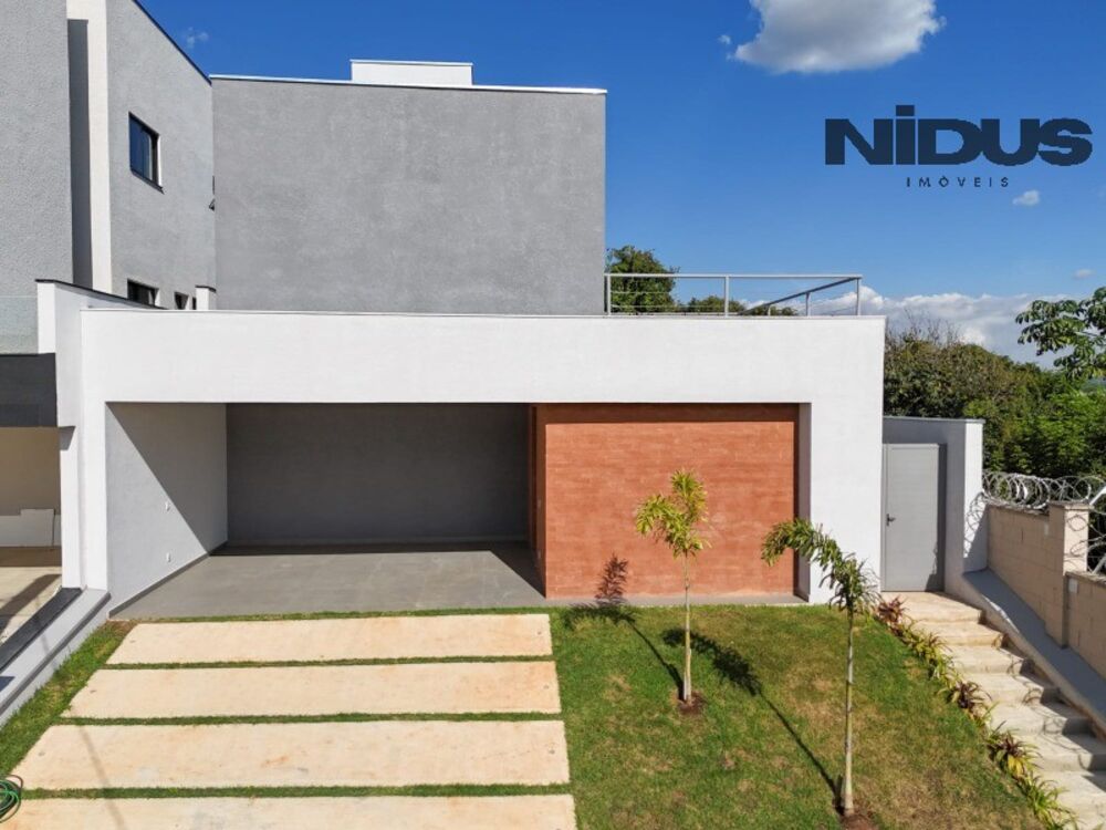 Casa à venda com 3 quartos, 242m² - Foto 1