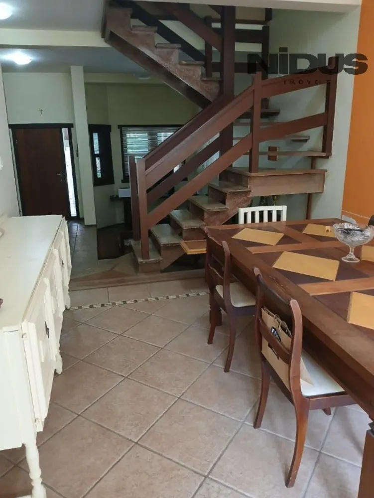 Casa, 3 quartos, 214 m² - Foto 1