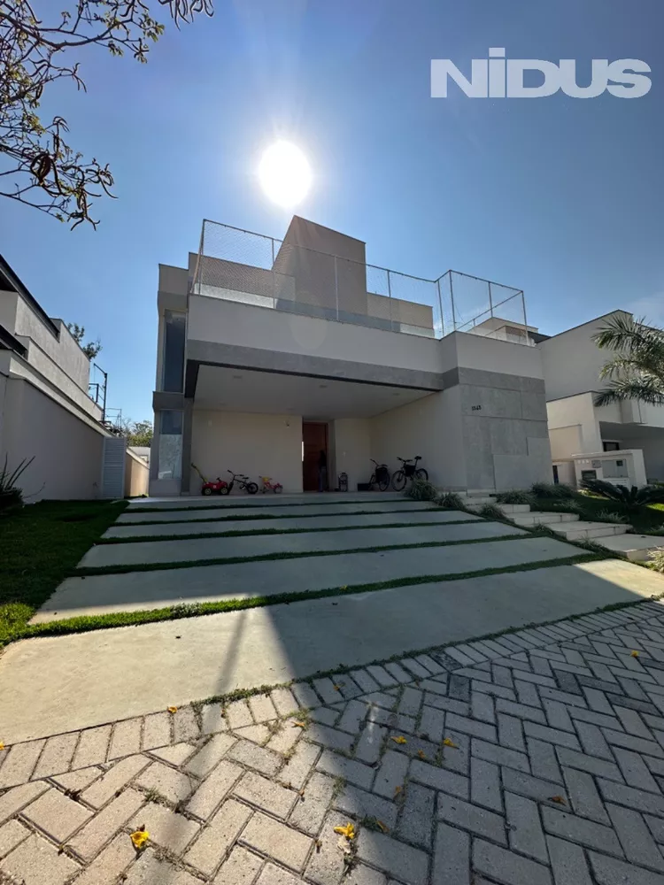 Casa à venda e aluguel com 3 quartos, 321m² - Foto 1