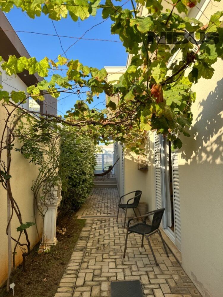 Casa à venda com 3 quartos - Foto 1