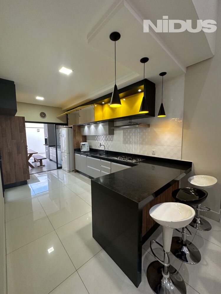 Casa, 3 quartos, 200 m² - Foto 1
