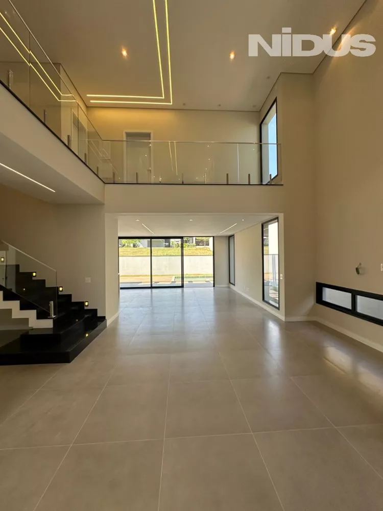 Casa à venda com 3 quartos, 303m² - Foto 3